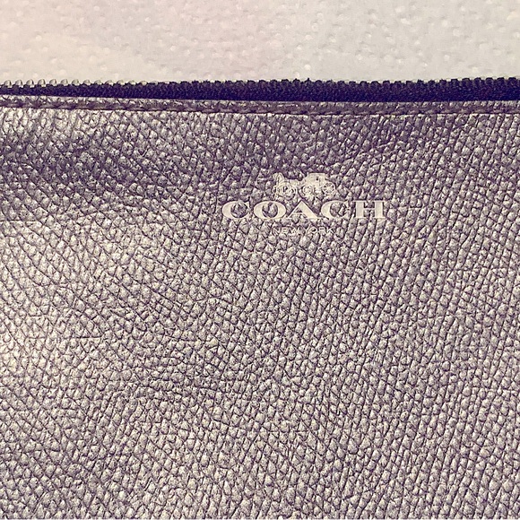 COACH Wristlet Wallet Holiday Grey color silver Zip Close Wrist strap Pre loved - Picture 3 of 16